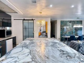Stylish SFH Home - 5 min to Universal Studios - 6