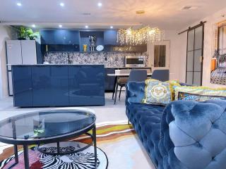 Stylish SFH Home - 5 min to Universal Studios - 3