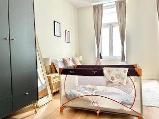 Modern Apartment I Near Schönbrunn Palace I Quiet & Fast Metro Access to City Center - 7