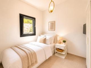 Stunning 3-Bedroom Sea View Villa with Private Pool, Garden & BBQ in Yalıkavak, Bodrum - 3