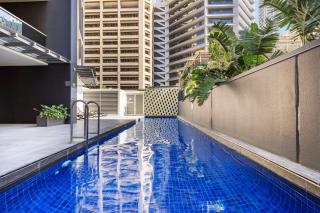 Central City Apt with King Bed, Pool, Gym & WiFi - 0