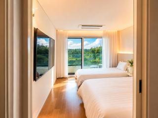 Jeju BunkerHotel&Resort - Seogwipo - 7