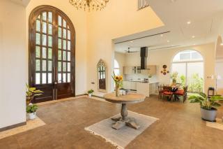 StayOpulence at Villa Aurelia- 4 bhk with pool near thallasa - 2