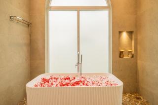 StayOpulence at Villa Aurelia- 4 bhk with pool near thallasa - 1