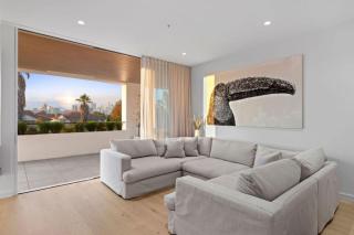 Elegant Port Melbourne Apartment Steps from the Beach - 9