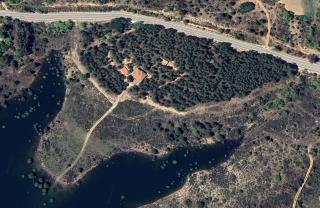 Casa de Las Libélulas, Casa de Campo para alojamiento de temporada, en un bosque privado de tres hectáreas con acceso directo a una playa natural en el lago de Entrepeñas, La Alcarria, Guadalajara, muy cerca de Brihuega y sus campos de lavanda - 0