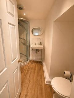 The Garden Flat - Stylish Retreat Near Racecourse - 1