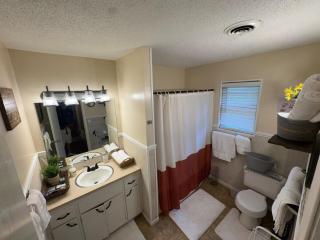 Freshly Remodeled 2 Bedroom Retreat - 6
