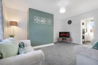 Relaxing 2BR in Billy Row WiFi by Stay With Us - 0