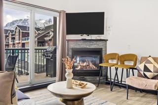 Splendid Mountain View 2BR Condo with Pool and Hot Tub - 2