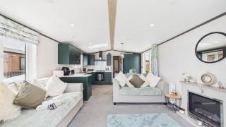 Bumblebee - 2 Bedroom Lodge - Manorbier - 8