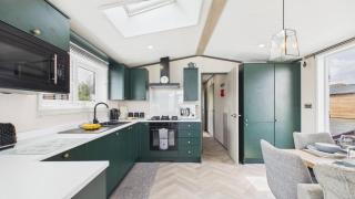 Bumblebee - 2 Bedroom Lodge - Manorbier - 1