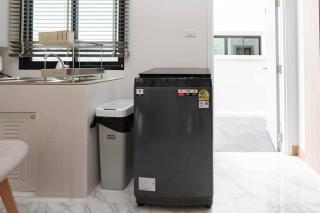 Minimalist 4BR Chiang Mai Home: Fits 10, Cozy. - 2