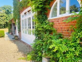Stylish Coach House Retreat - 0
