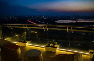 Supernova sky inn stay 42 floor half day - 8
