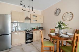 Spacious Apartment with a Balcony and Parking by Noclegi Renters - 2