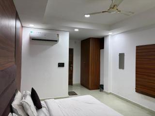 PLAY HOTEL BUDHA TOWER sector 18 metro - 0