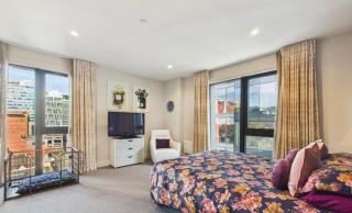 Stylish Apartment in the Heart of Birmingham - 4