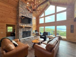 Stunning Lake Views · 3BR Cabin · Eureka Springs - 0