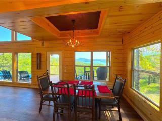 Stunning Lake Views · 3BR Cabin · Eureka Springs - 8