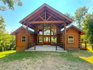 Stunning Lake Views · 3BR Cabin · Eureka Springs - 4