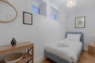 Newly Refurbished 2BD Flat - Wimbledon Village! - 7