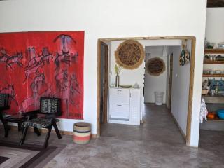 Giraffe Gallery Home - 4