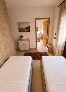 Versailles Rooms - 7