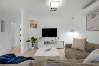 Walk to Vic Park Café Strip 3BR Close To CBD - 4