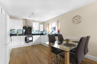 Heathrow Living 2BDR 2BA Apt by 360 Stays - Apt 12 - 5