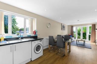 Heathrow Living 2BDR 2BA Apt by 360 Stays - Apt 12 - 1
