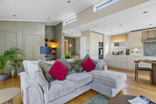 Amber Lodge, Strawberryfield Park - Hot Tub - Free WiFi & Parking - 2
