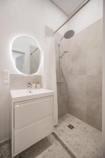 Stylish apartment with balcony & Old Town charm - 7