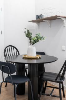 Stylish apartment with balcony & Old Town charm - 8