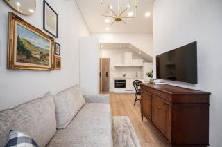 Stylish apartment with balcony & Old Town charm - 5