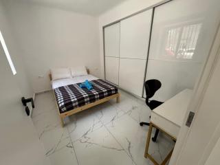 THEOG Modern 2 Bedroom Apartment in Piraeus - 9