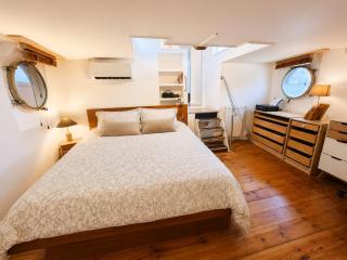 Charming houseboat at Port Van Gogh Near Paris - 5