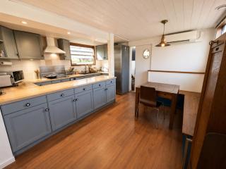 Charming houseboat at Port Van Gogh Near Paris - 8
