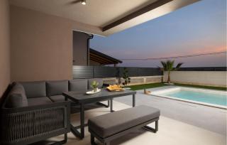 Lovely Home In Valbandon - 9