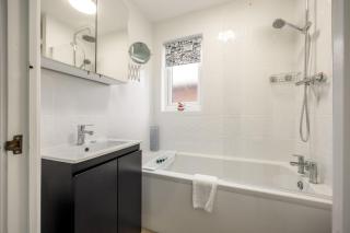 Calella Beach - 2-bedroom house with sea glimpses and sunny rear patio - 3