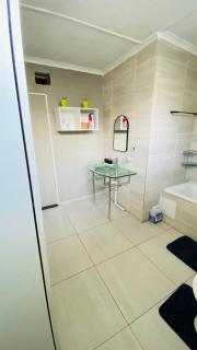 Croydon De Vue OR Tambo Self Catering Cottage - 6