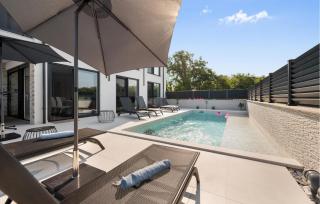 Stunning Apartment In Porec With Private Swimming Pool, Can Be Inside Or - 1