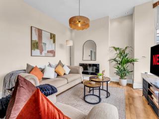 Peak View Terrace 2BR in Buxton, Peak District with Parking - 3