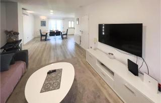 Amazing Home In Grubine With Wifi - 8