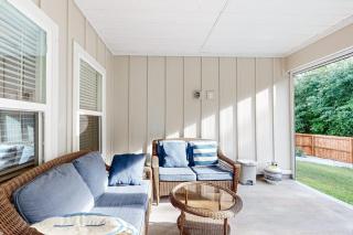 Gorgeous coastal home with plenty of space close to everything - dog friendly - 0