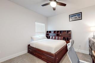 Gorgeous coastal home with plenty of space close to everything - dog friendly - 2