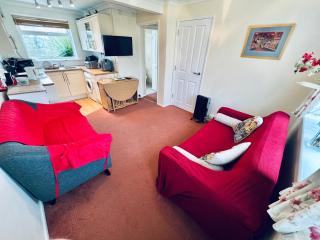 2 Bedroom Chalet SB144, Sandown Bay, Isle of Wight, Dog Friendly, Free Wifi - 9