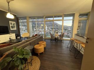 Luxury Top-Floor Retreat - Table Mountain Views - 9