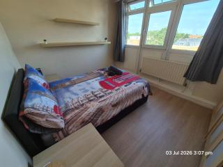 Plush four double bedroom two toilets one bathroom large terrace Stockwell Brixton - 4