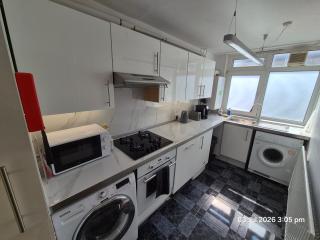 Plush four double bedroom two toilets one bathroom large terrace Stockwell Brixton - 5